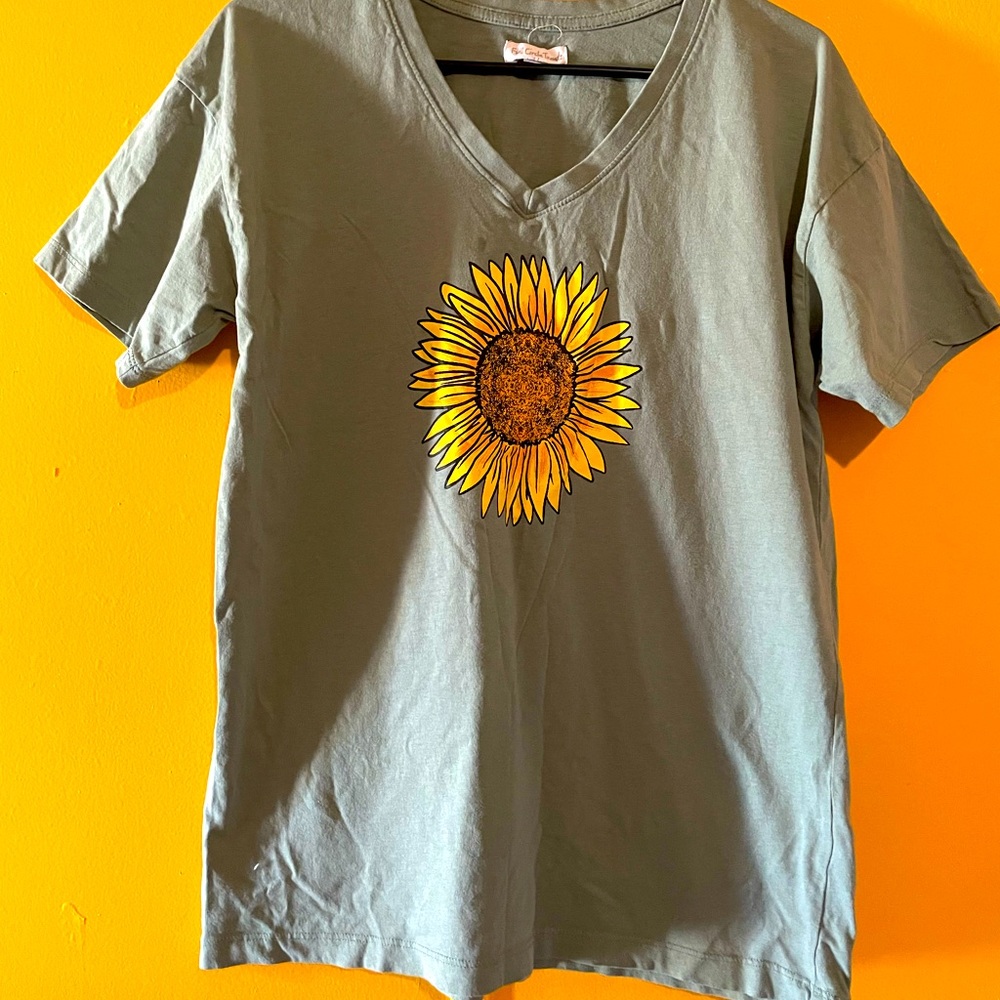 A sunflower t-shirt size Medium